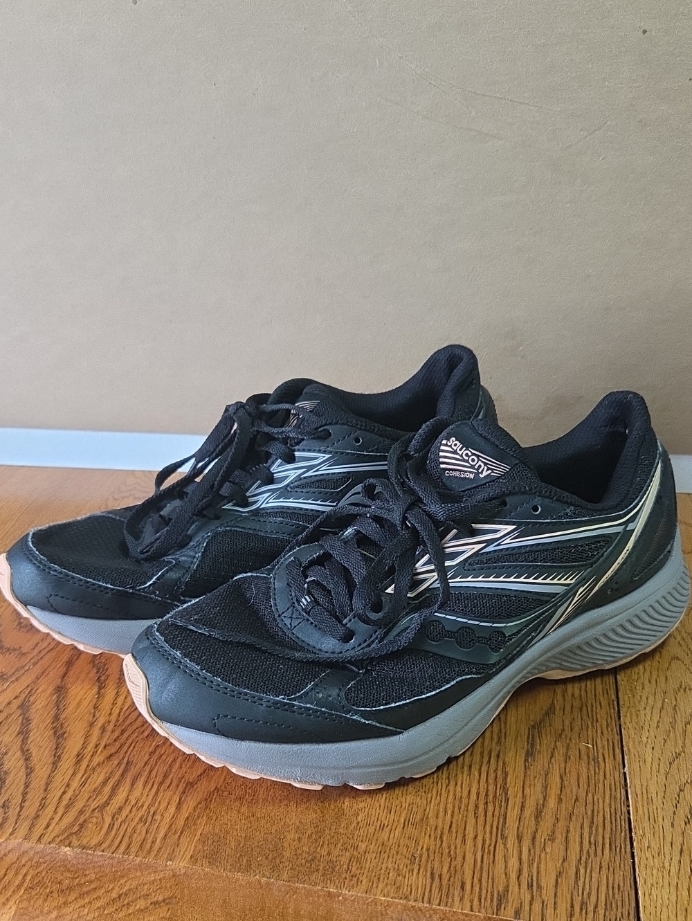 *Brand New* Saucony Cohesion 14 women's running shoes Size 9.5